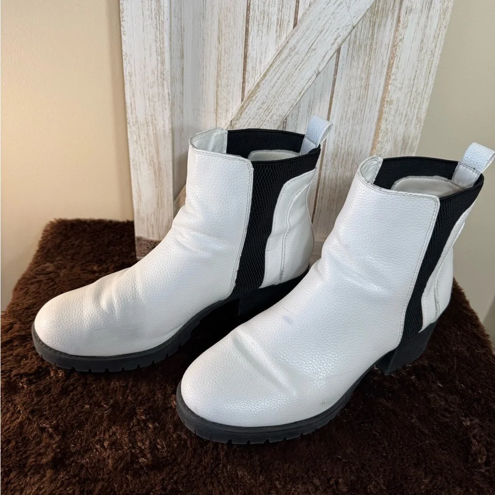 MIA leather Colten Chelsea‎ boots stone Size 10